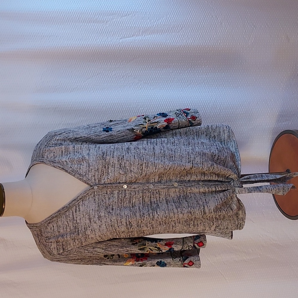 Fig And Flower Women's Top Blouse Heather Gray Knit Embroidery Front Tie 1X